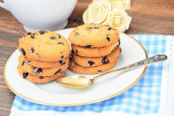 Karácsonyi csokoládé cookie-kat a fehér lemez — Stock Fotó