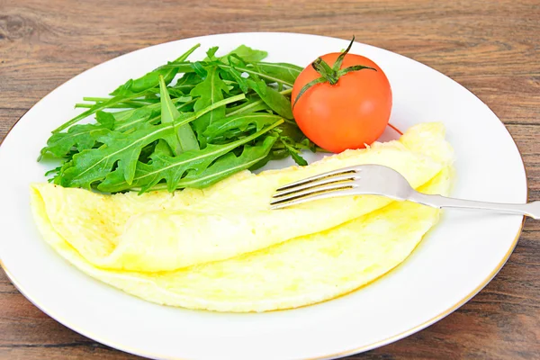 Alimentos saludables y dietéticos: Huevos revueltos con verduras — Foto de Stock