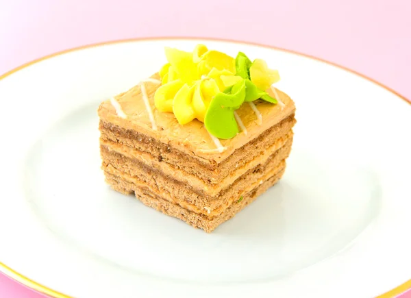 Dulces: Pasteles de crema en la placa . —  Fotos de Stock