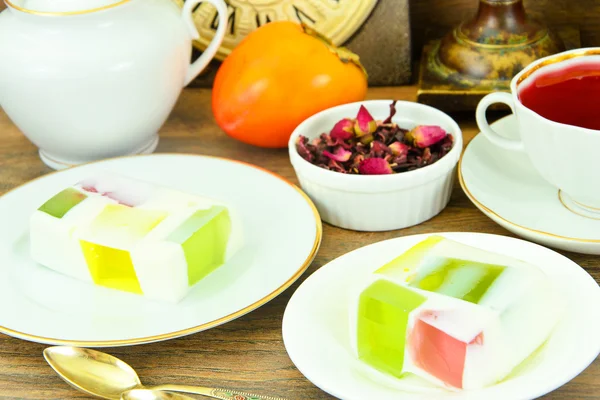 Diet Dessert: Fruit Jelly, Gelatin and Tea. — Stock Photo, Image