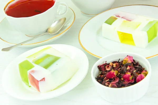 Diet efterrätt: Frukt gelé, Gelatin och te. — Stockfoto