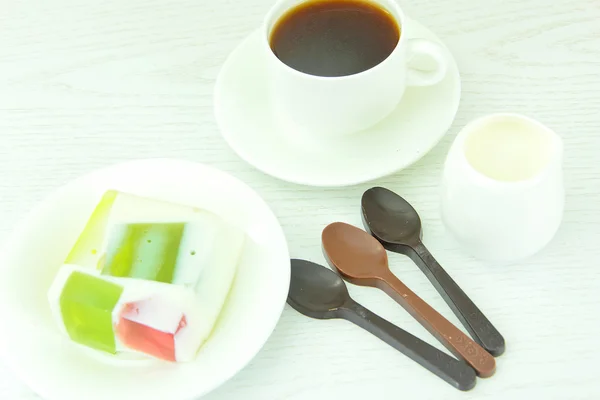Diétás desszert: Gyümölcs, lekvár, a zselatin és a Tea. — Stock Fotó