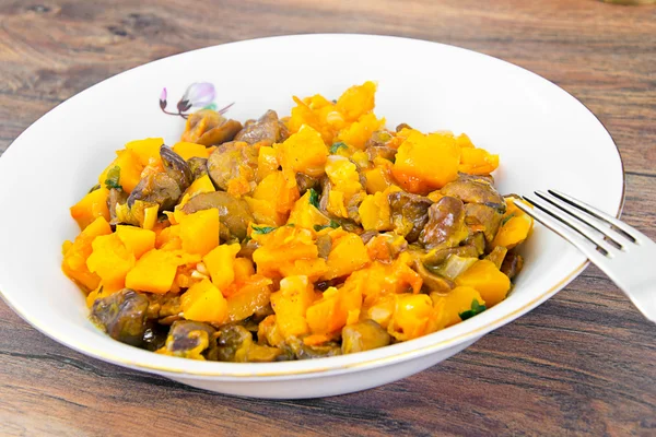 Calabaza al horno con champiñones y verduras — Foto de Stock