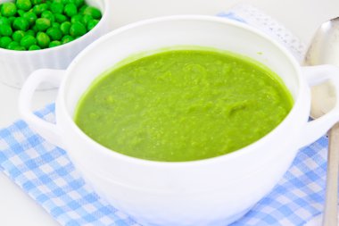 Diyet çorbası Krem rengi yeşil bezelye püresi