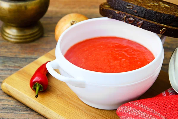 Свіжий саморобний класичний холодний суп Gazpacho — стокове фото