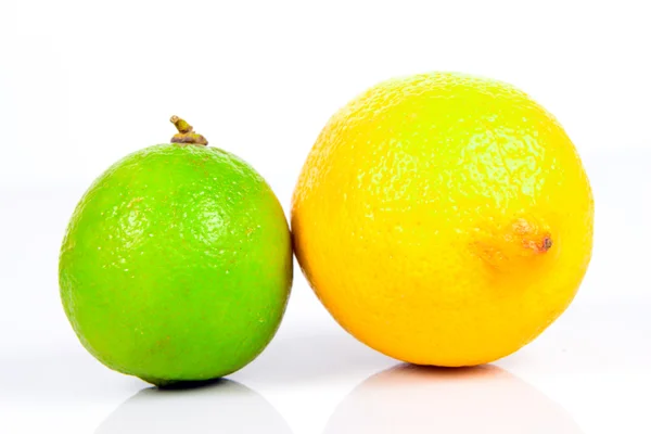Limón amarillo fresco y lima — Foto de Stock
