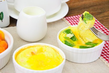 Havuç ve yeşil fasulye ile diyet omlet