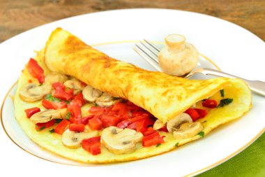 Sağlıklı diyet gıda: mantar ve sebze pişmiş yumurta