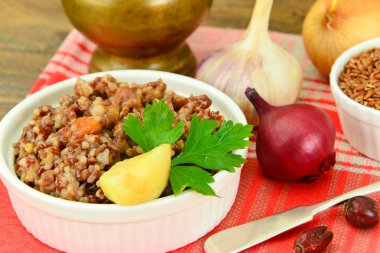 Sağlıklı gıda: Pilav et ve kırmızı pirinç.