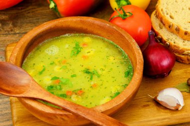 Croutons püresi bezelye çorbası.