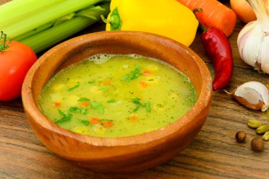 Croutons püresi bezelye çorbası.