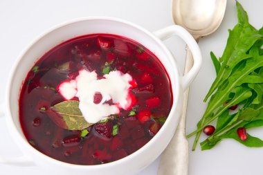 Sağlıklı diyet gıda: pancar ve köfte çorbası.