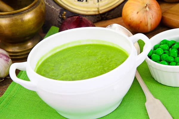 Crema de sopa dietética Puré de guisantes verdes — Foto de Stock