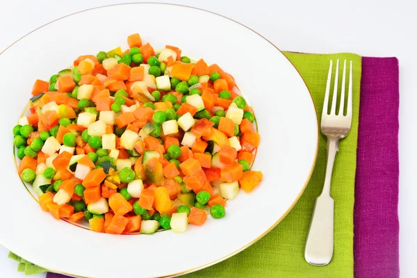 Estofado de verduras jugosas. Paprika, guisantes, zanahorias. Alimento dietético . — Foto de Stock