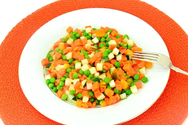 Guisado de legumes suculento. Paprika, ervilhas, cenouras. Alimentos dietéticos . — Fotografia de Stock