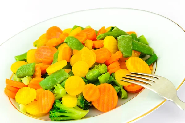 Estofado de verduras jugosas. Paprika, guisantes, zanahorias. Alimento dietético . —  Fotos de Stock