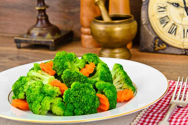 Broccoli en wortelen. Dieet Fitness voeding — Stockfoto