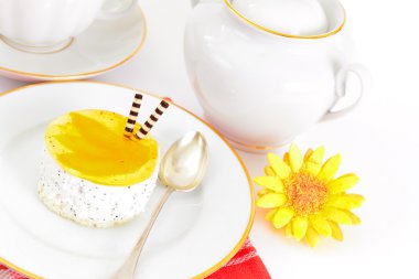 Tatlılar: Pasta plaka üzerinde.