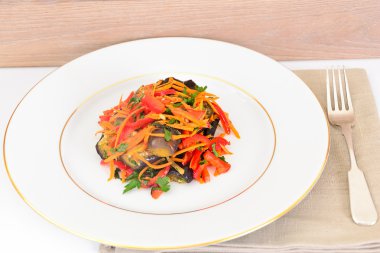 Diyet ve sağlıklı gıda:, patlıcanlı salata havuç.