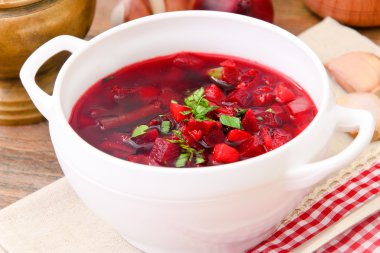 Sağlıklı gıda: Pancar, fasulye, sebze çorbası.