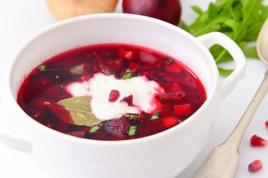 Sağlıklı gıda: Pancar, fasulye, sebze çorbası.