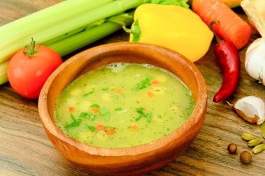 Croutons püresi bezelye çorbası.