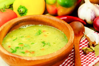 Croutons püresi bezelye çorbası.