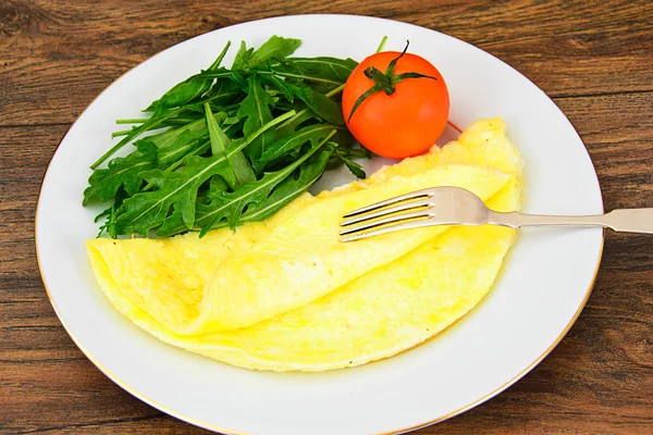 Alimentos saludables y dietéticos: Huevos revueltos con verduras — Foto de Stock