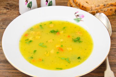 Croutons püresi bezelye çorbası