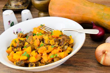 Fırında kabak sebze ve mantar ile