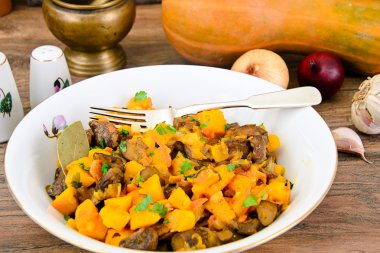 Fırında kabak sebze ve mantar ile