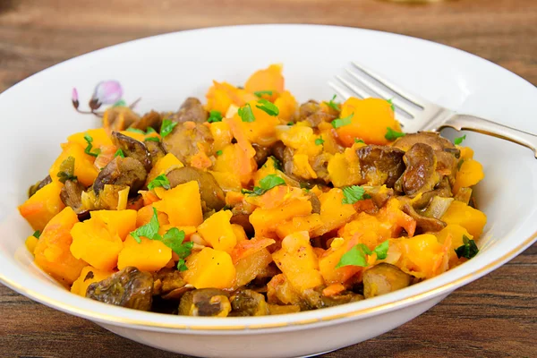 Citrouille cuite au four aux champignons et légumes — Photo