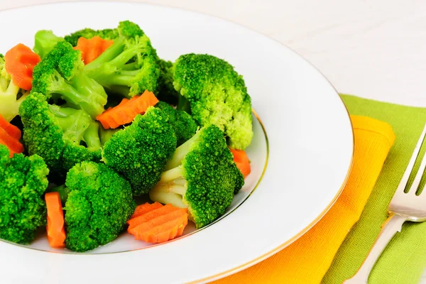 Брокколи и морковь. Питание для фитнеса . — стоковое фото
