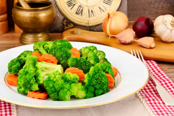 Broccoli en wortelen. Dieet Fitness voeding. — Stockfoto