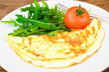 Sağlıklı diyet gıda: sebzeli omlet