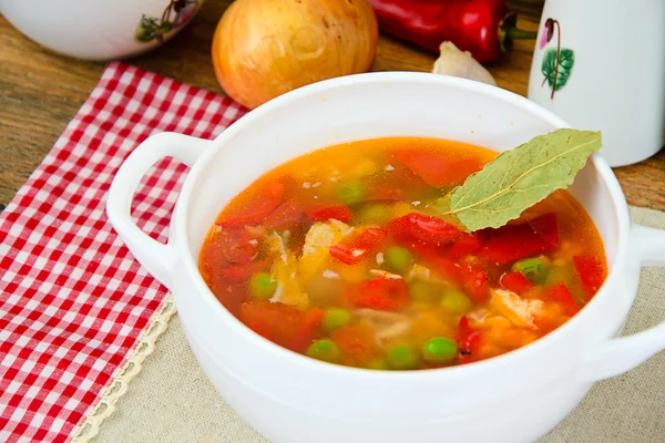 Здоровое питание: рыбный суп овощи — стоковое фото