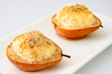 Sağlıklı diyet gıda: Ricotta ve fındık ile armut