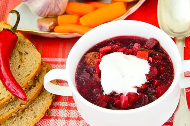 Sağlıklı gıda: Pancar, fasulye, sebze çorbası