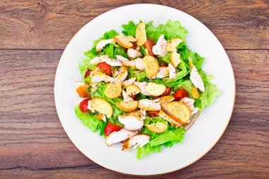 Tavuk taze Sezar salatası