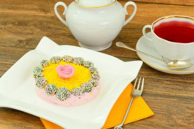 Diyet tatlı: Meyve jöle ve jelatin.