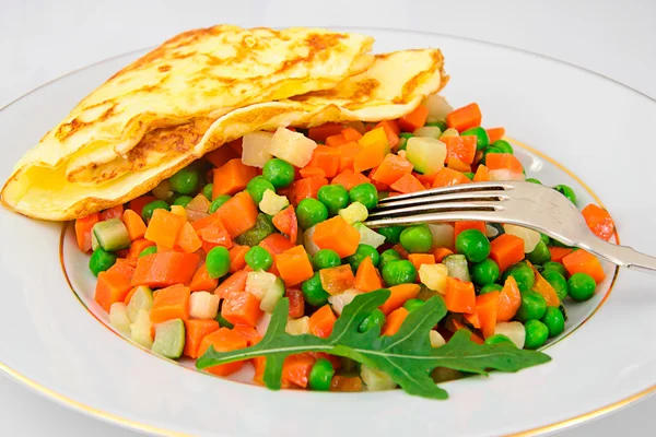 Gesunde Ernährung: Rührei mit Gemüse — Stockfoto