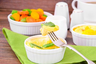 Havuç ve yeşil fasulye ile diyet omlet