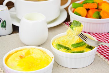 Havuç ve yeşil fasulye ile diyet omlet