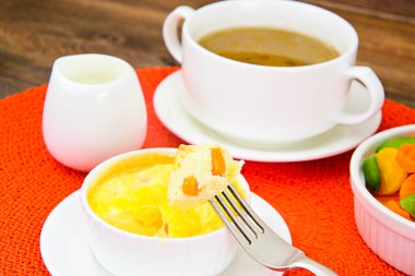 Havuç ve yeşil fasulye ile diyet omlet