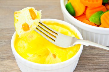 Havuç ve yeşil fasulye ile diyet omlet