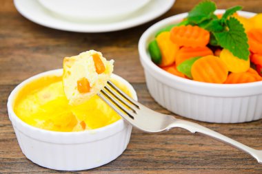 Havuç ve yeşil fasulye ile diyet omlet