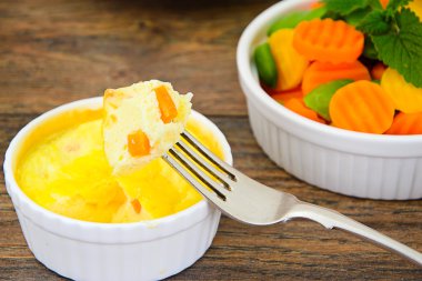 Havuç ve yeşil fasulye ile diyet omlet