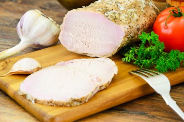 Baharat soslu soğuk haşlanmış domuz eti