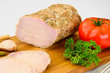 Baharat soslu soğuk haşlanmış domuz eti