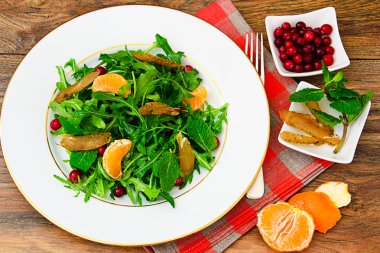 Roka, Mandarin ve nar salatası